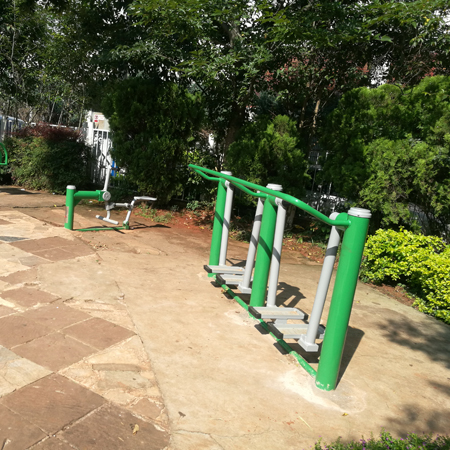 老人與兒童如何使用室外健身路徑？